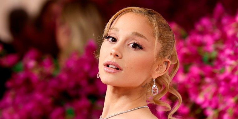 Ariana Grande hará pausa en su carrera por escrutinio "constante"