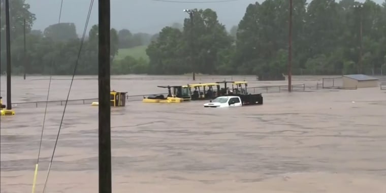 Inundaciones en Indiana dejan a cientos de residentes atrapados