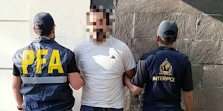 México pide a Argentina deportar al contralmirante Fernando Farías