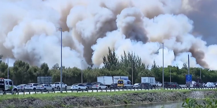 Los incendios en Miami ya han consumido 18,000 acres y afectan la calidad del aire