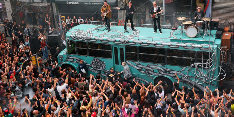 La banda U2 toma por sorpresa al centro de Ciudad de México
