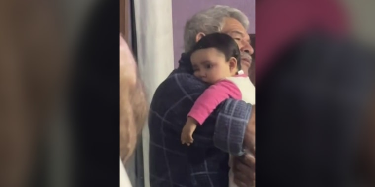Video viral: Abuelo explica a su nieta la importancia del bautizo