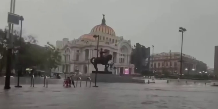 Lluvias torrenciales causan inundaciones en Ciudad de México