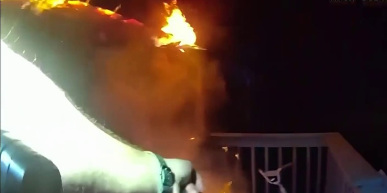 Así fue el rescate de una familia de una casa en llamas en Florida