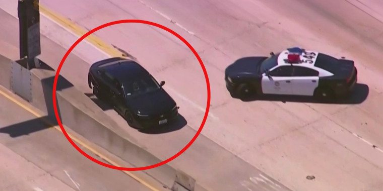 Arrestan a sospechoso de robo de auto en California