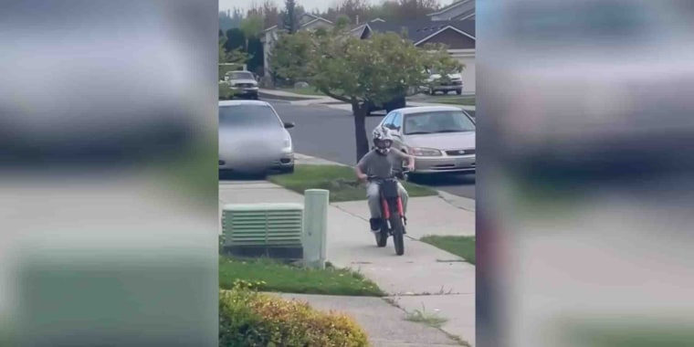 Conductora ebria casi atropella a joven en moto todoterreno