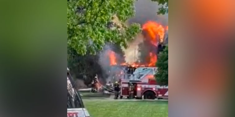 Una avioneta se estrella contra una casa en Ohio y mueren 2 pasajeros