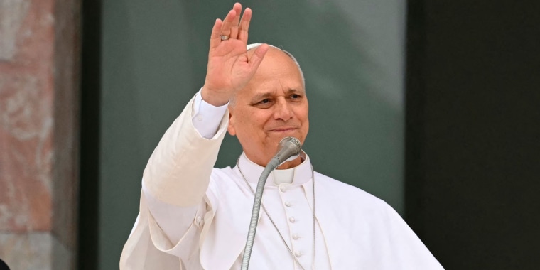 El papa firma su primera encíclica sobre la inteligencia artificial