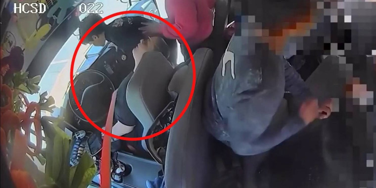 Cinco adolescentes evitan una tragedia en autobús escolar