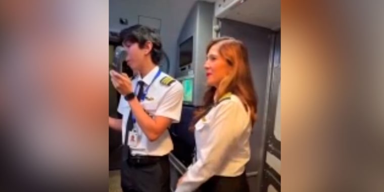Madre e hijo pilotean un avión de Copa Airlines y conmueven a pasajeros