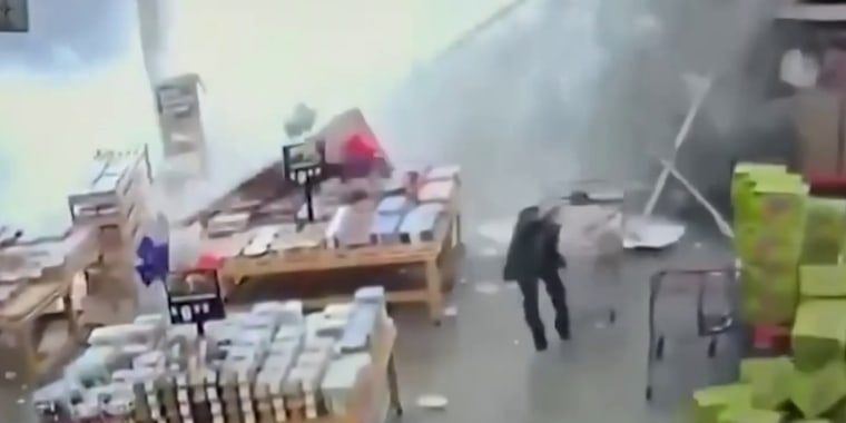 Así colapsó el techo de una tienda en Nueva Jersey por las lluvias