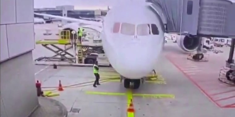 Varios empleados de Lufthansa resultaron heridos tras colapso del tren de aterrizaje de un avión