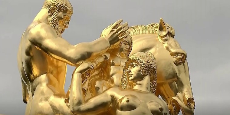 Las esculturas "Arts of War" tras el proyecto de restauración de Trump