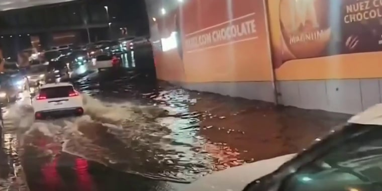 Fuertes lluvias causaron inundaciones en Ciudad de México