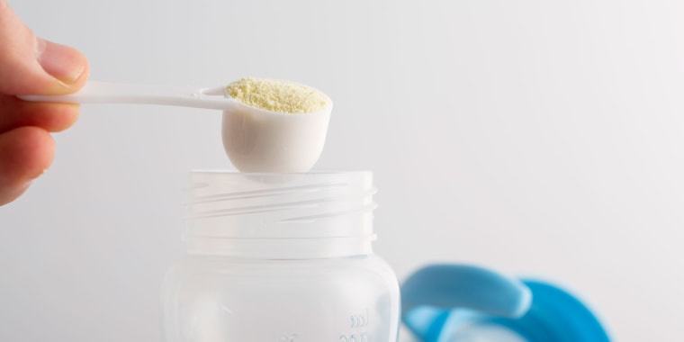 FDA analiza seguridad de centenares de fórmulas para bebés