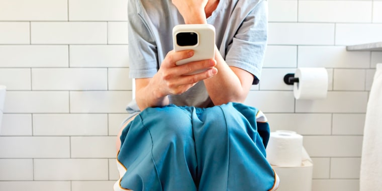 Estudio relaciona el uso del teléfono con las hemorroides