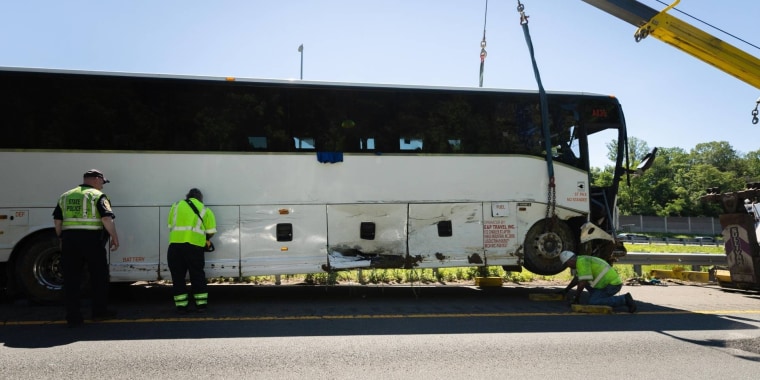 Choque de autobús en la I-95 deja cinco muertos y 44 heridos