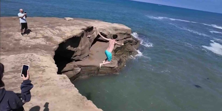 Clavados ilegales en acantilados de San Diego dejan tres heridos