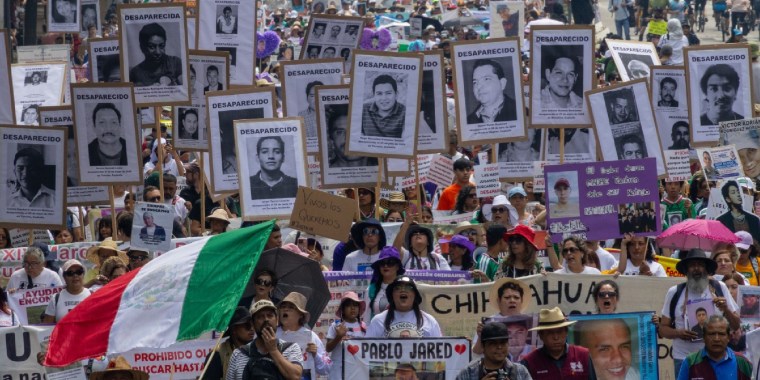 Madres buscadoras mexicanas salen a las calles