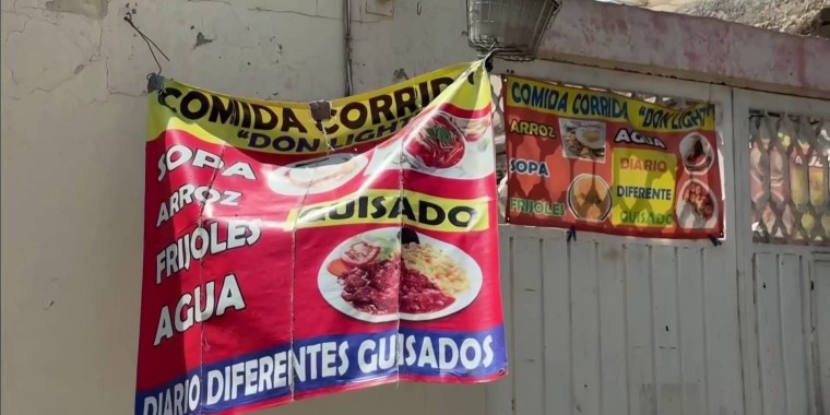 Hallan el cuerpo de un hombre debajo de un local de comida