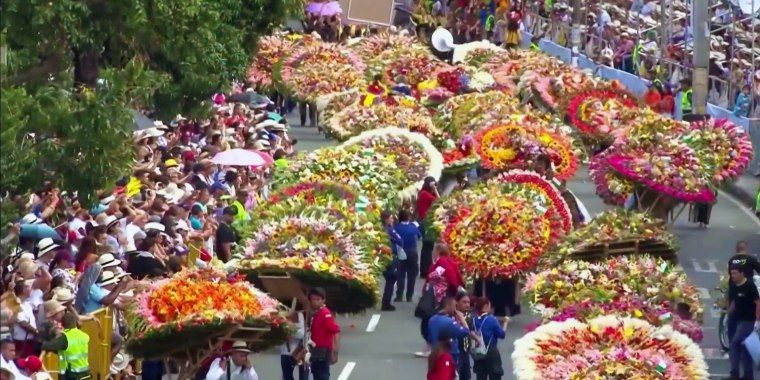 Medellín celebra el Desfile de Silleteros entre miles de flores