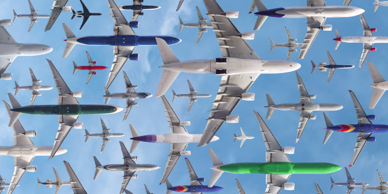 Image: Separting planes at Los Angeles International Airport