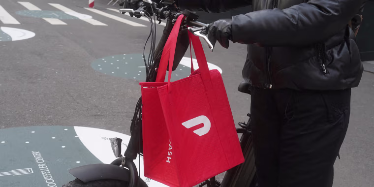Vecino acusado del asesinato de repartidora de DoorDash
