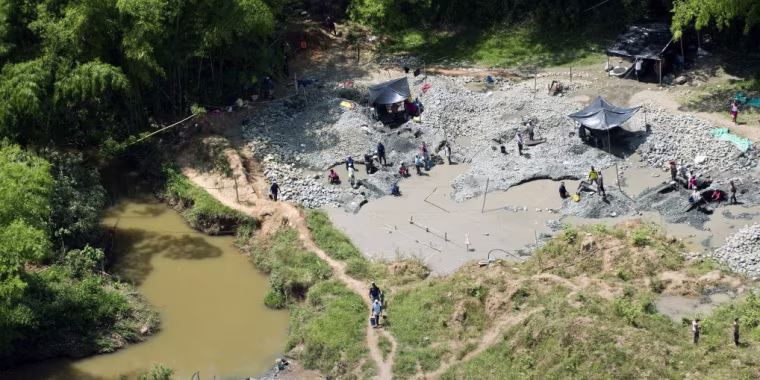 Al menos 14 mueren por colapso de mina ilegal de oro en Colombia