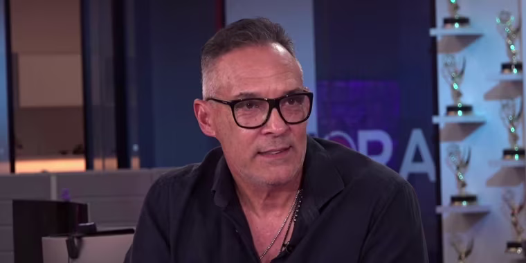El director de ‘La oveja blanca’ explica por qué impacta tanto a los inmigrantes latinos
