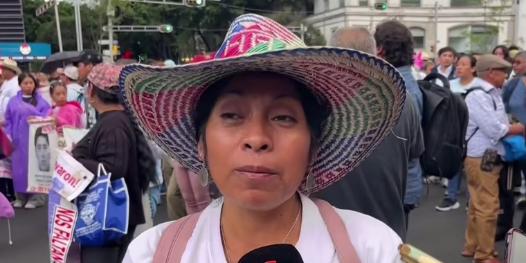 “Un hijo no se puede olvidar”, dice madre de normalista desaparecido