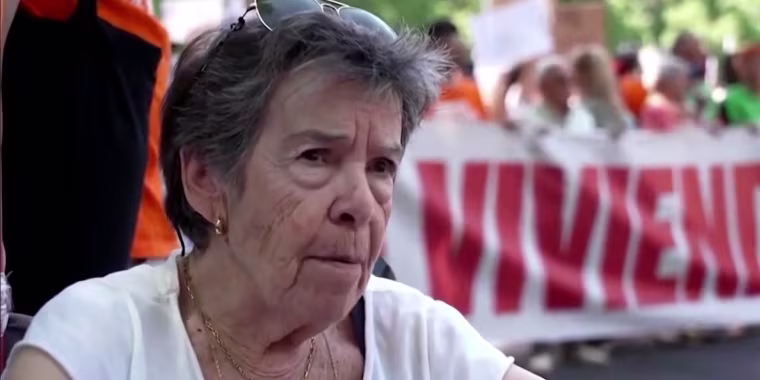 La anciana desalojada en Madrid regresará a su casa tras acuerdo