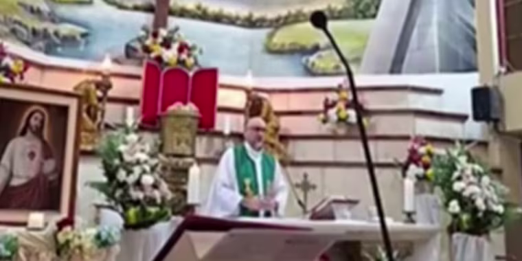 Investigan la cruz que cayó sobre un sacerdote y lo mató en una misa