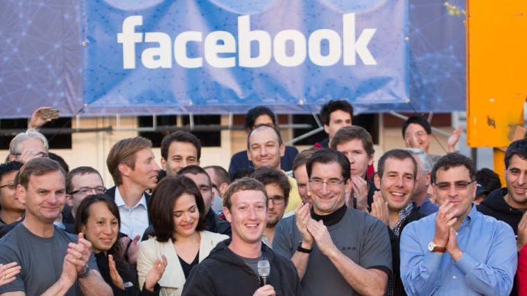 Regulators probe Facebook s Wall St debut