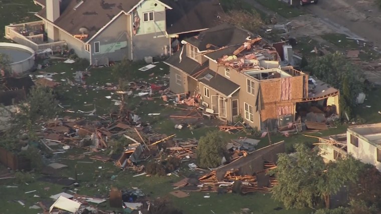 Tornadoes wreak havoc across the Midwest