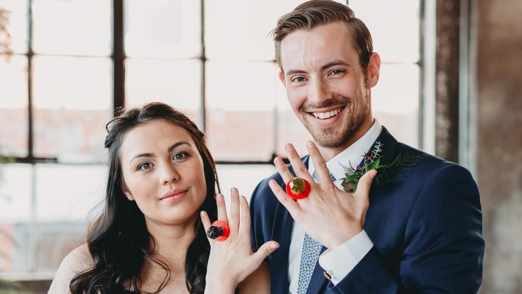 Couple says 'I with Ring Pops after real wedding rings stolen