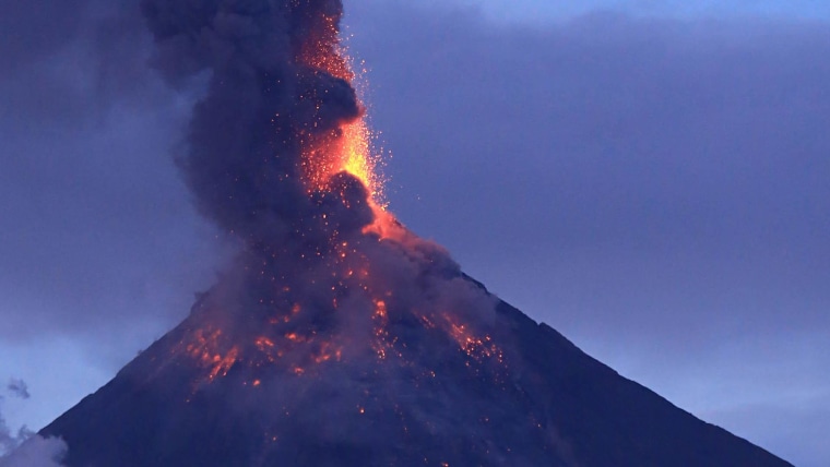 Mount Mayon Volcano In Philippines Spews Ash And Lava More Than 56 000   AFP XL0UT 