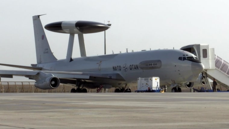 NATO AWACS memantau wilayah udara Suriah dalam perang melawan ISIS