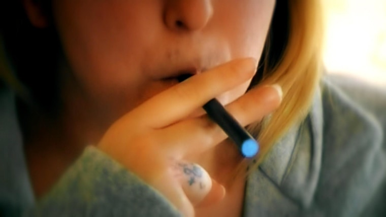 elfbar nachfüll pod läuft aus E-Smoker Images – Browse 80 Stock Photos, Vectors, and Video