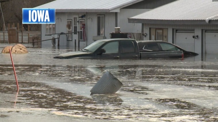 Midwest Flooding Kills 2 Prompts Rescues Evacuations 1282