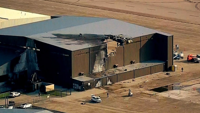 10 killed in small plane crash at Texas airport