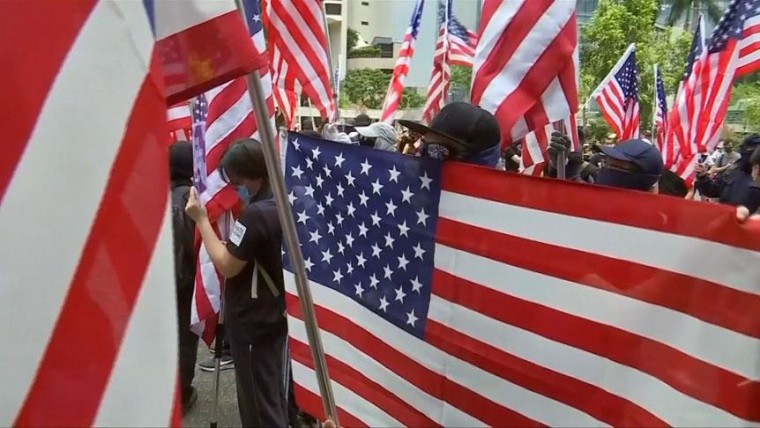 Hong Kong protesters sing Star Spangled Banner, appeal to Trump to
