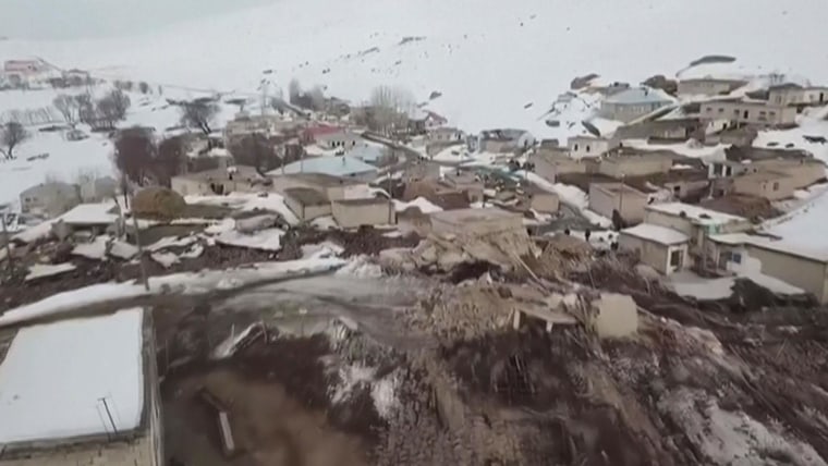 Rekaman drone menunjukkan kehancuran di Turki setelah gempa bumi di perbatasan Iran