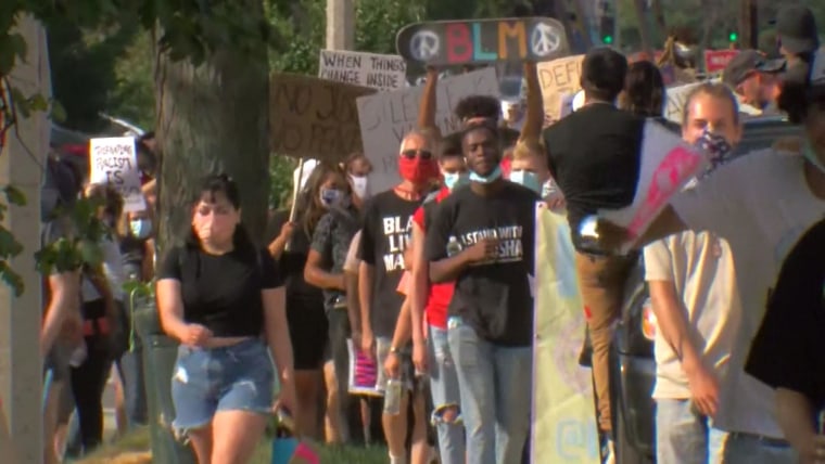 Kenosha Police Arrest Volunteers Who Provide Food To Protesters