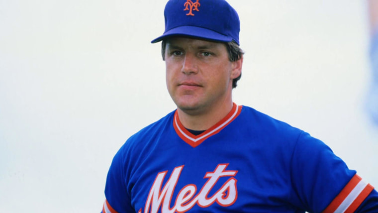 Hall of Fame pitcher Tom Seaver dies of COVID-19, dementia at 75