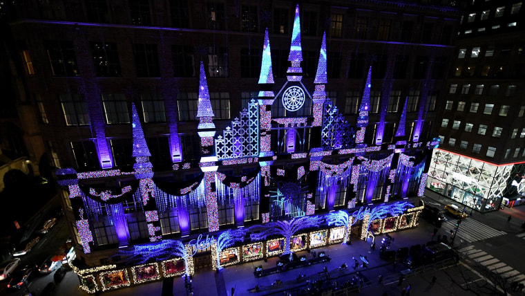 Saks 5th Avenue Holiday Projection Mapping Event