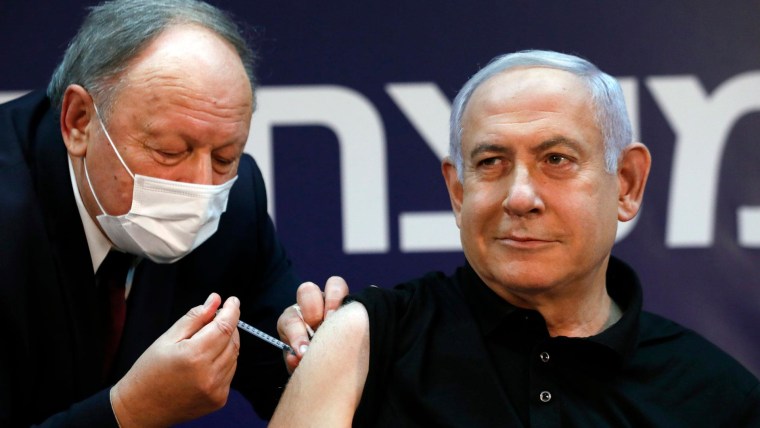 Perdana Menteri Israel Benjamin Netanyahu menerima vaksin Pfizer