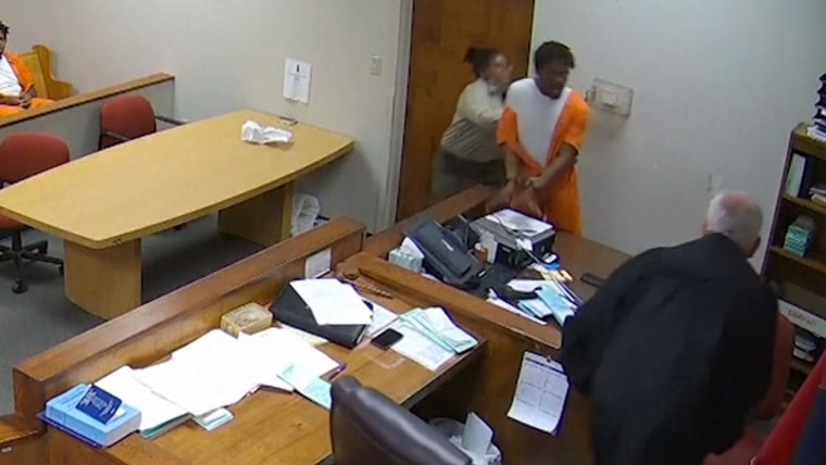 Video shows suspect attack judge in Mississippi courtroom