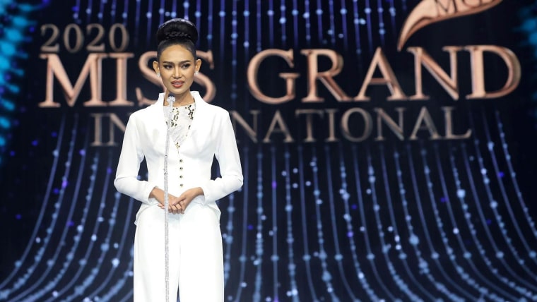Kontestan kontes kecantikan Myanmar mengutuk represi militer