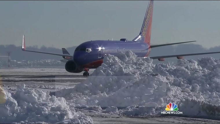 East Coast Airports Resume Service as Flight Cancellations Top 13,000