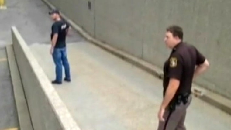 Inmate stabs deputy steals uniform carjacks minivan at Detroit courthouse